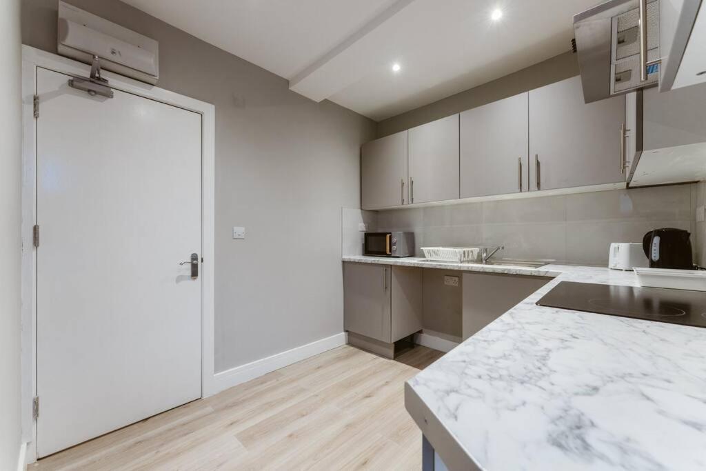 Charming Kitchenette - Your Ideal In The Heart Of The Apartment