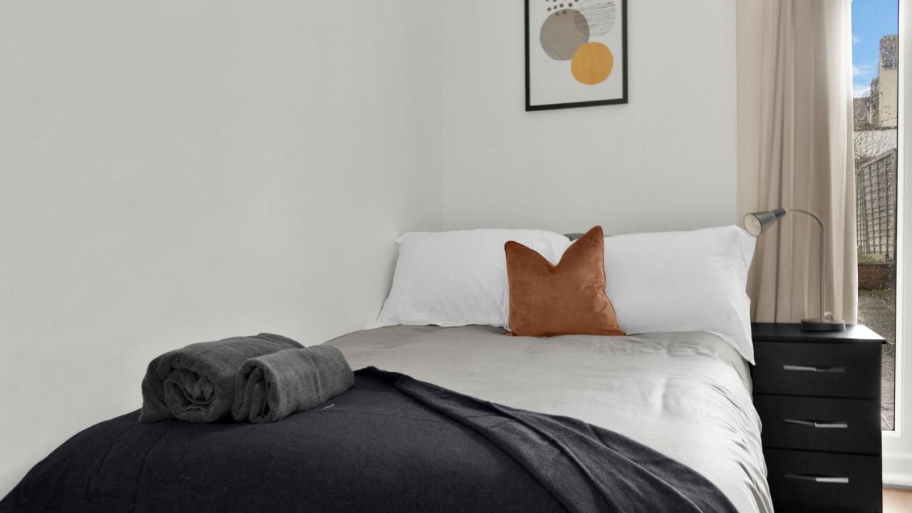 Livestay-4 Bed 2 Bath House With Private Garden Holiday home *