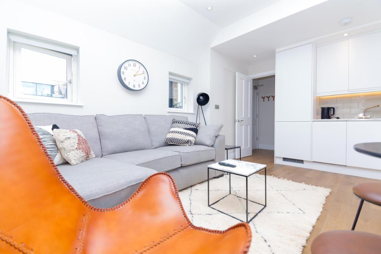Whitfield Street Apartment