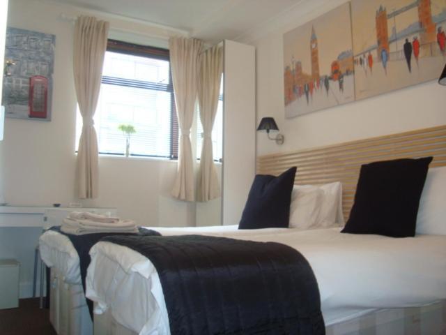 Dockside 3* London