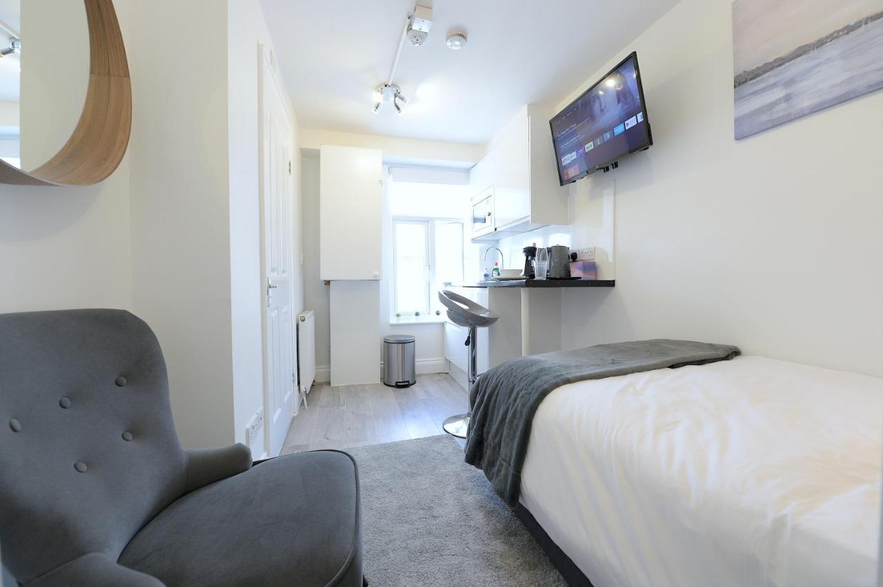 Apartment Studios: Line Convenience Near Westfield London