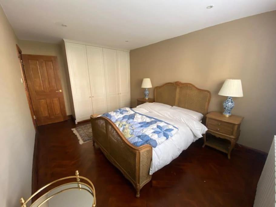 2 Double Bedroom Charming Chelsea * London