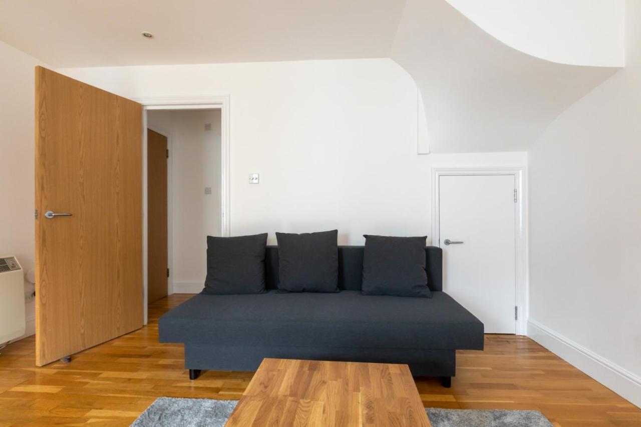 Spaciously Renovated 2bd Flat - Camden London