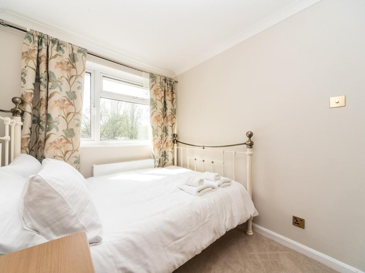 Pass The Keys Spacious Cosy Close To Abbey Wood Holiday home *