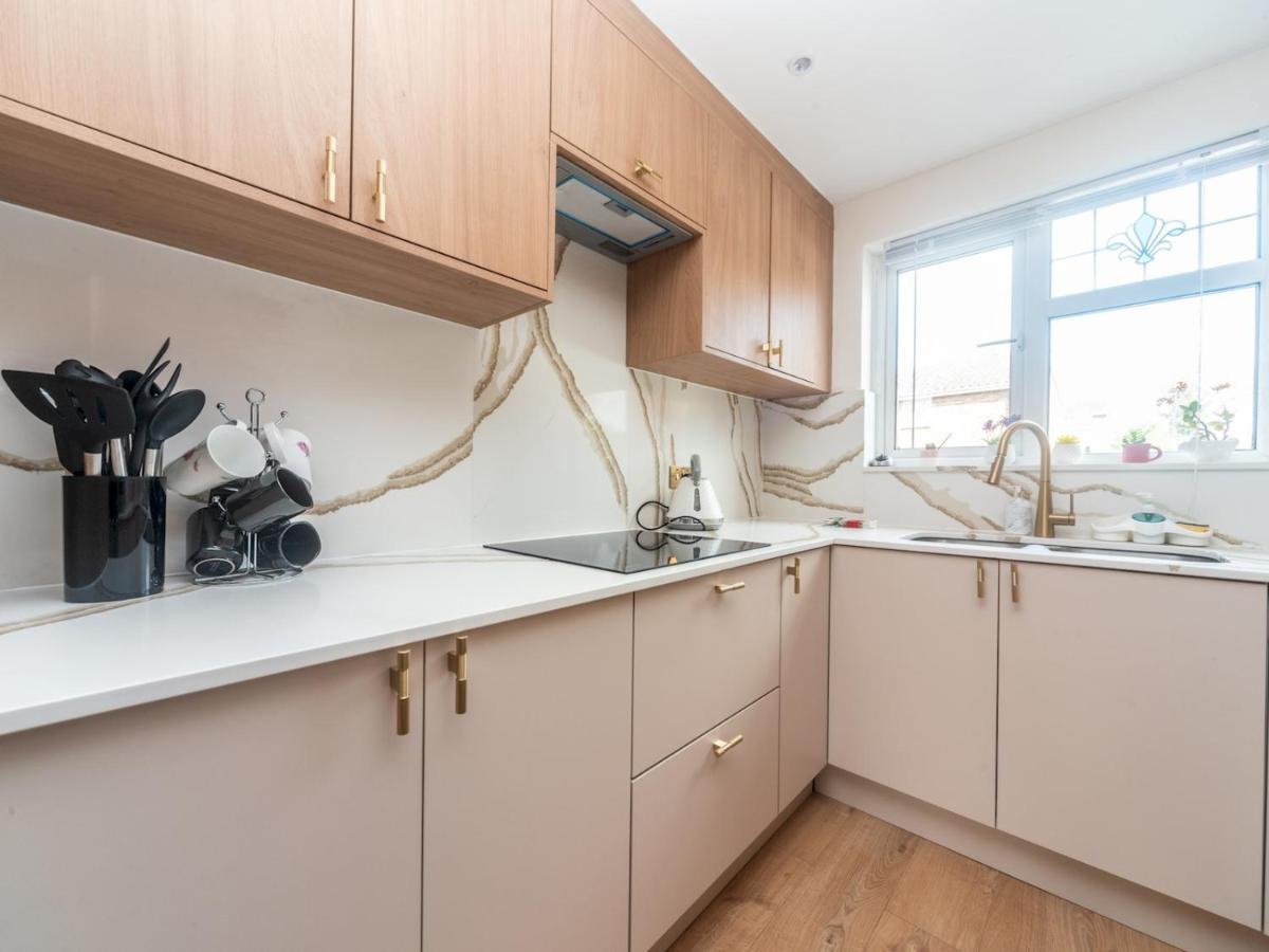 Pass The Keys Spacious Cosy Close To Abbey Wood Holiday home *