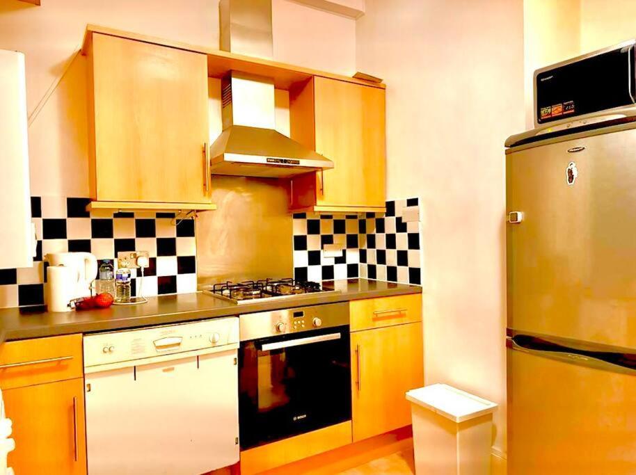 Tower Bridge! Immaculate One Bed Apartment London