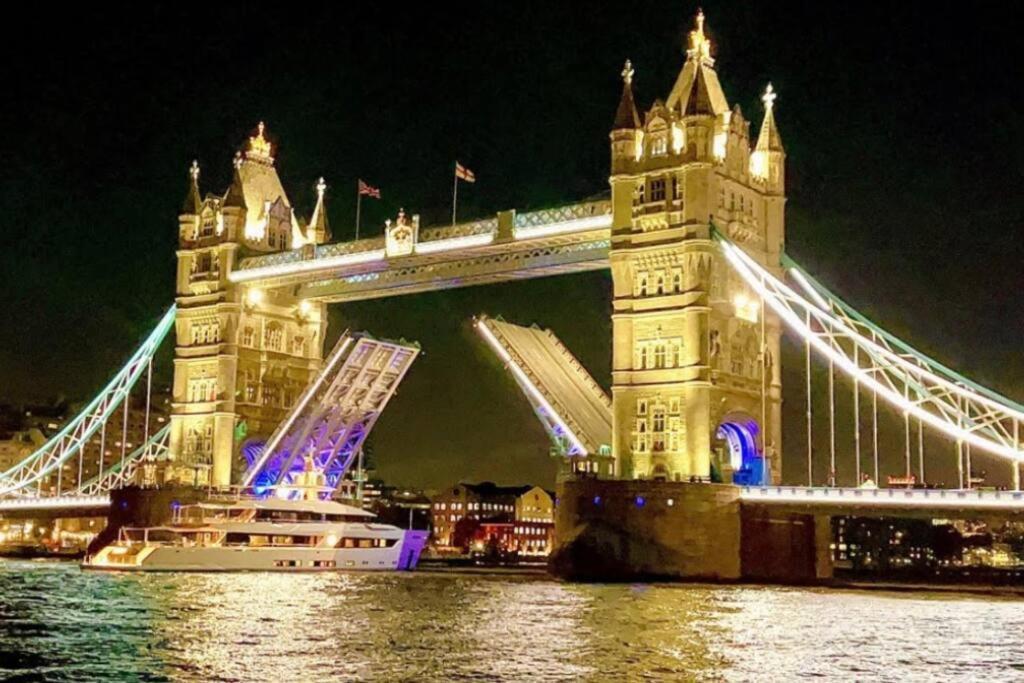 Tower Bridge! Immaculate One Bed London