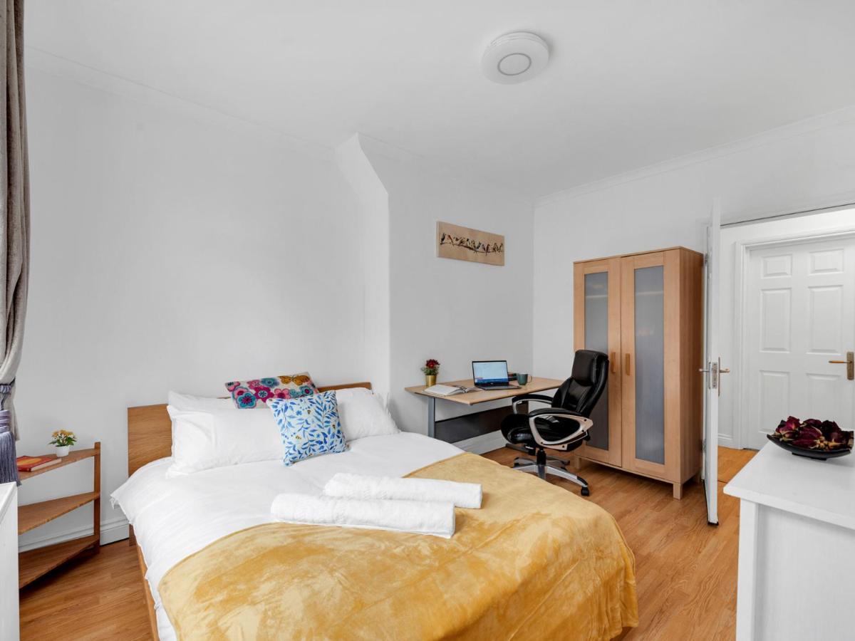 Apartment Pass The Keys - Spacious Modern 2br Flat For 6, 3min Walk To Hammersmith Station
