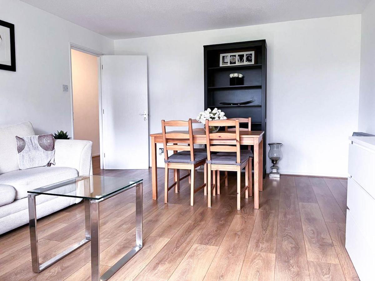 Comfort: 2-bedroom Flat With Parking And Transport Links London