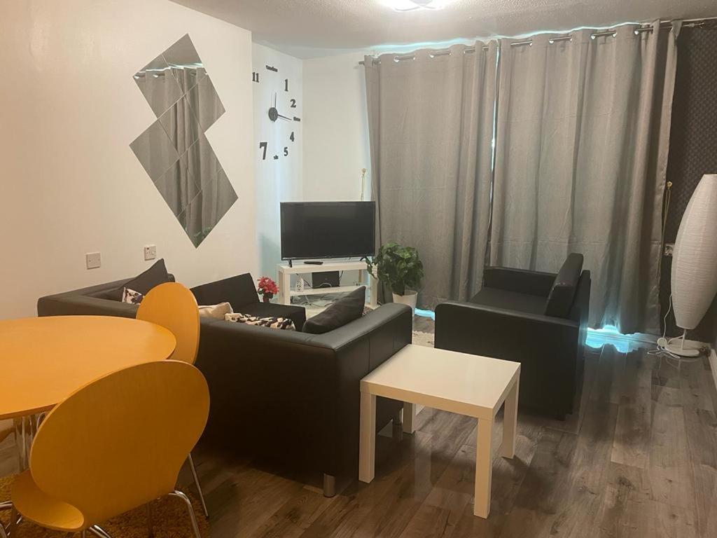 Two Bedroom Flat In Greenwich Near The 02 * London