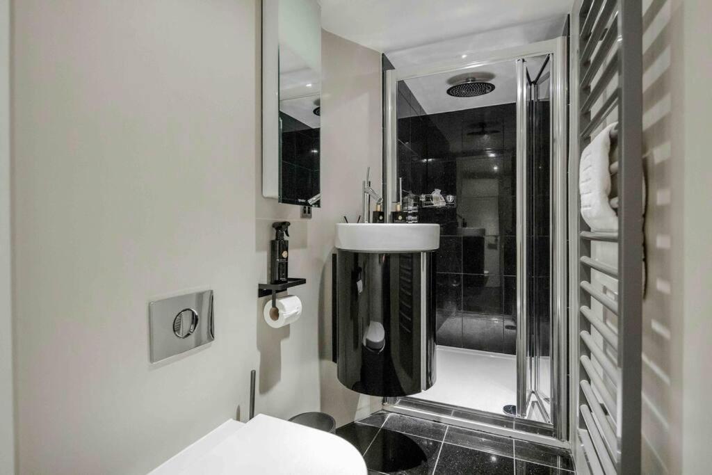 Covent Garden / Trafalgar / Leicester Sq Diamond London