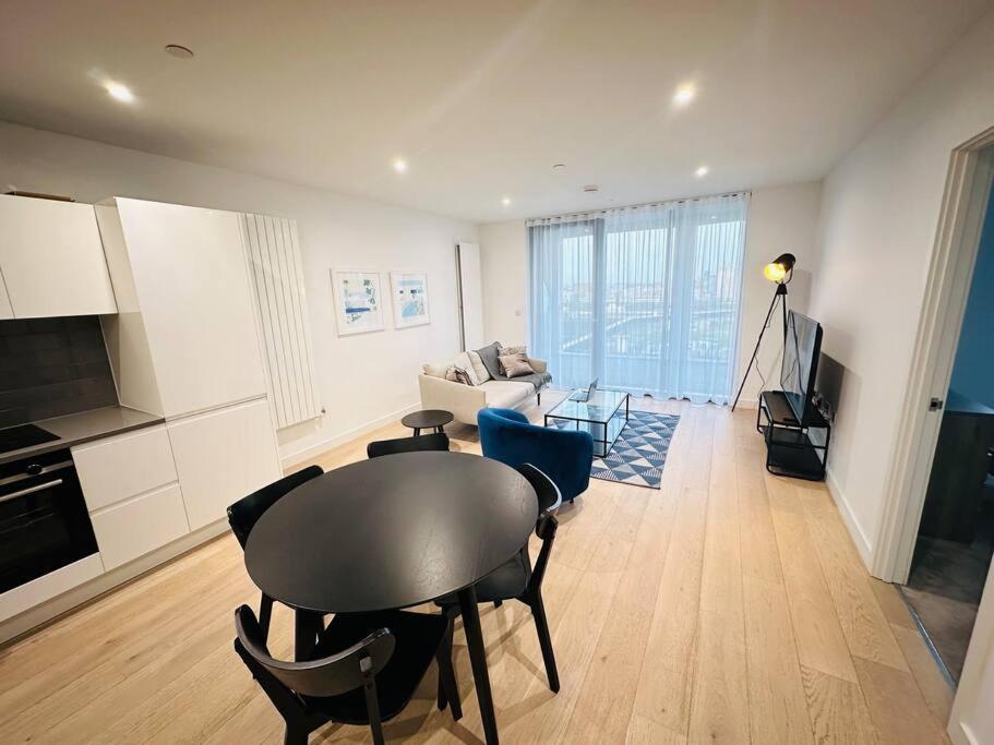 Spacious Modern 1 Bed Apartment. Apartamento