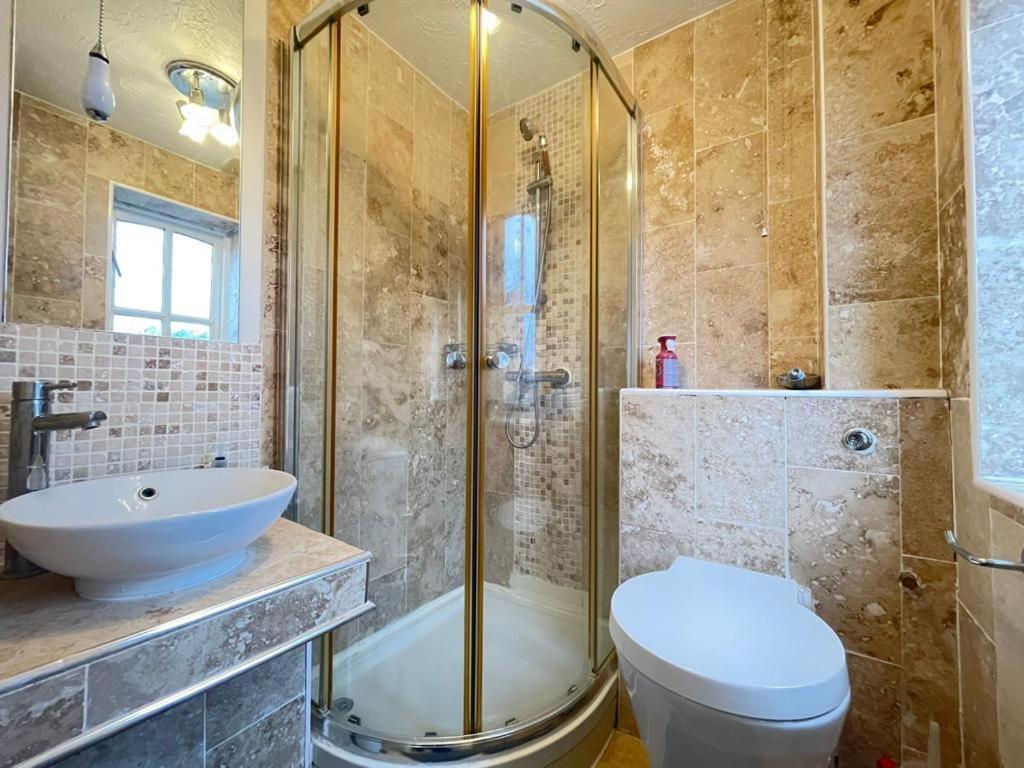 Cosy With En-suite In Greenwich Homestay *