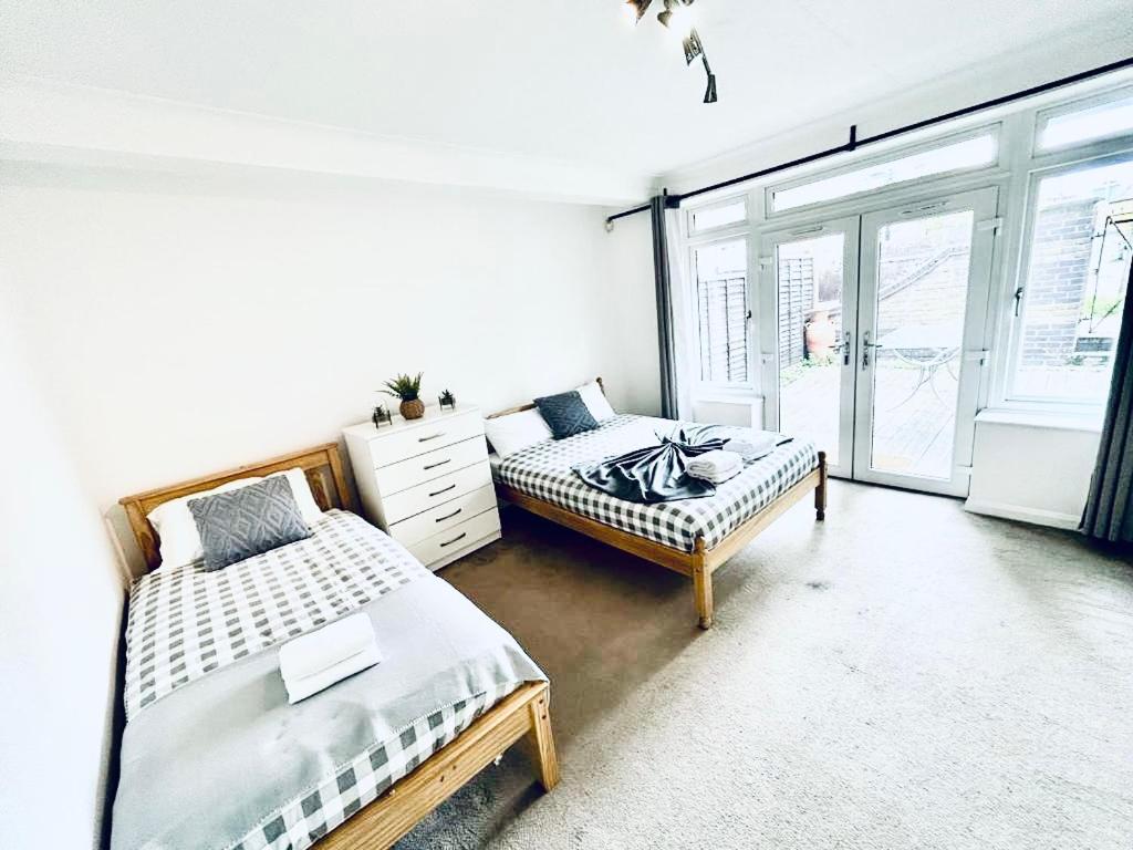 Hospedagem domiciliar Up To 3 People, In A Share House With Private Garden Access