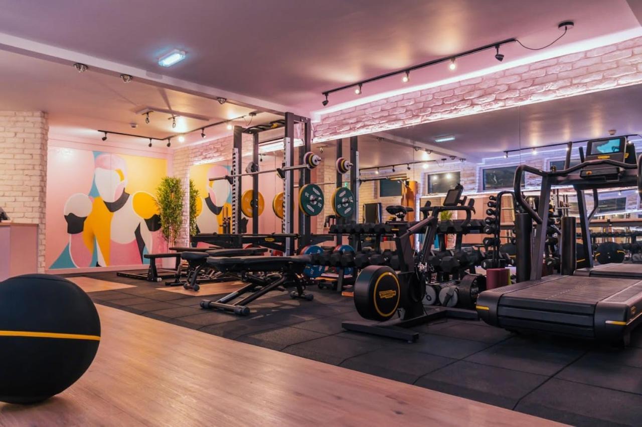 Chelsea Flat 10 Mins Harrods, Balcony, Gym, Air Conditioning *