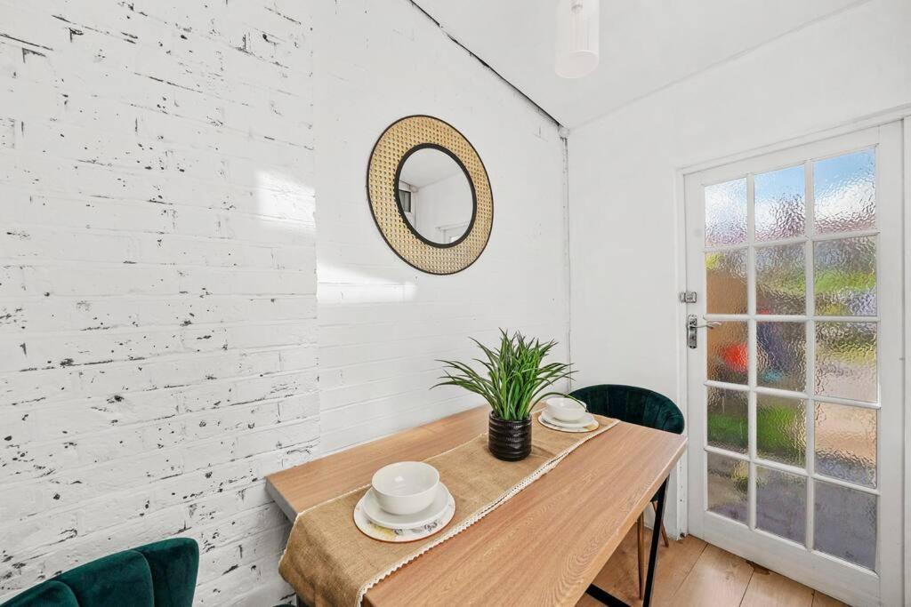 Apartment Bright 2 Bed Perfect Hub London