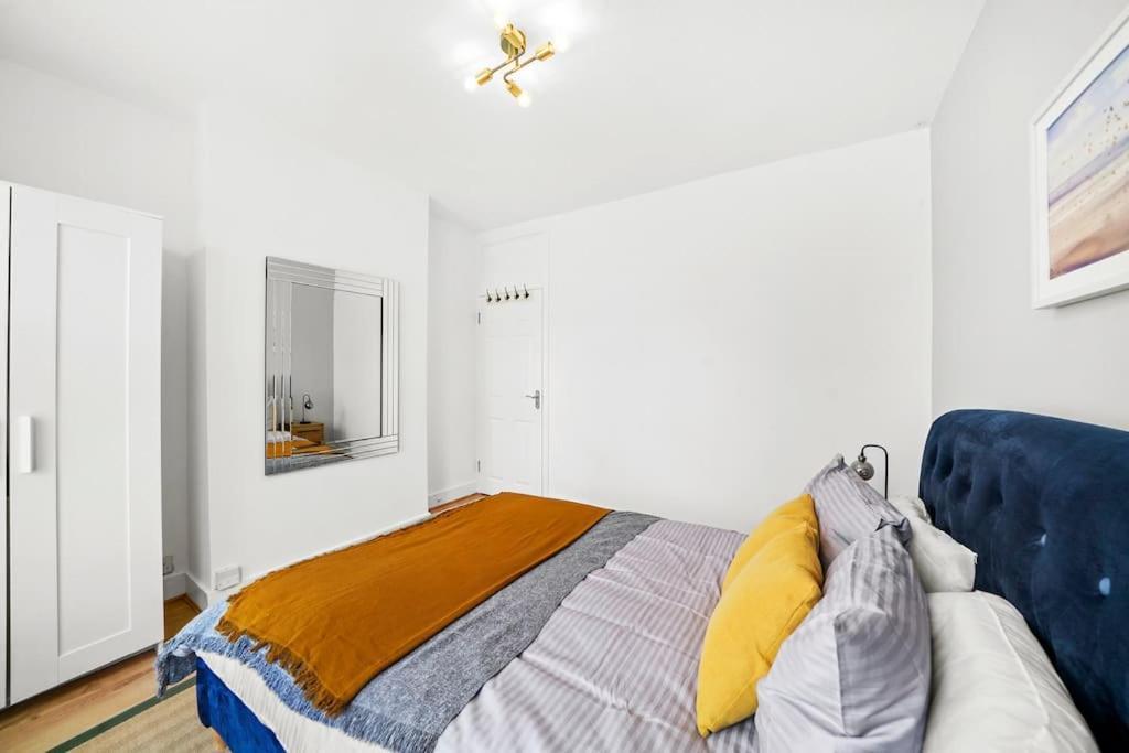 Bright 2 Bed Perfect Hub Apartment