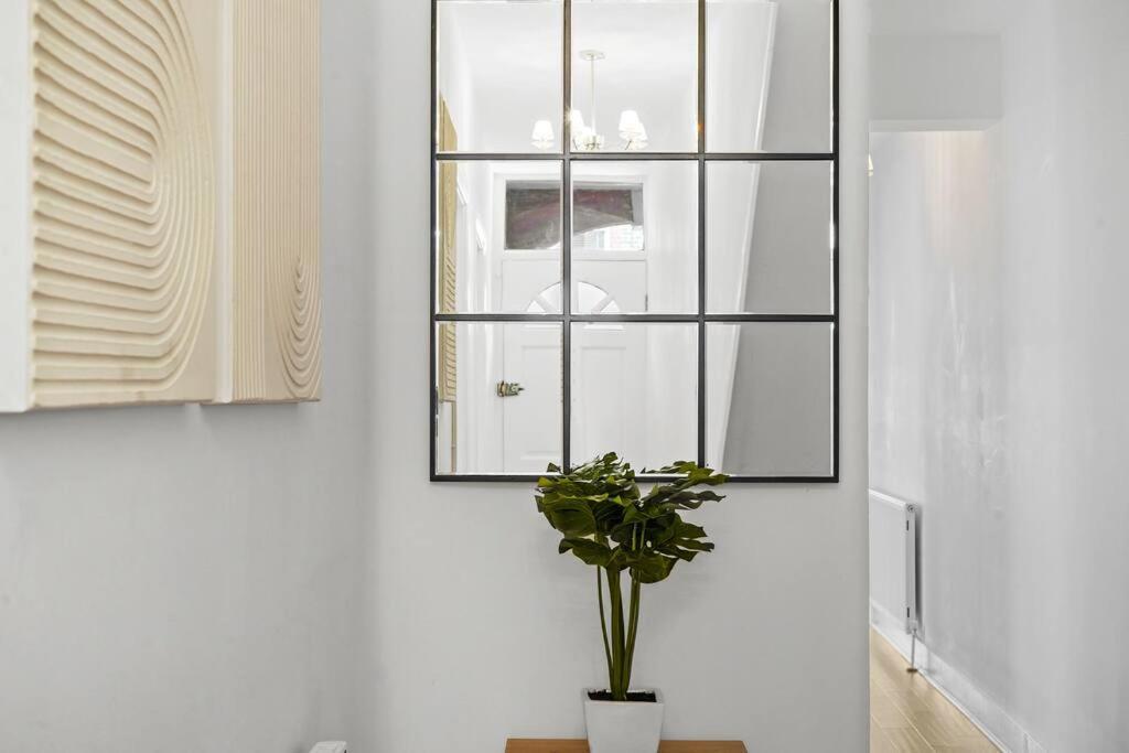 Bright 2 Bed Perfect Hub Apartment *
