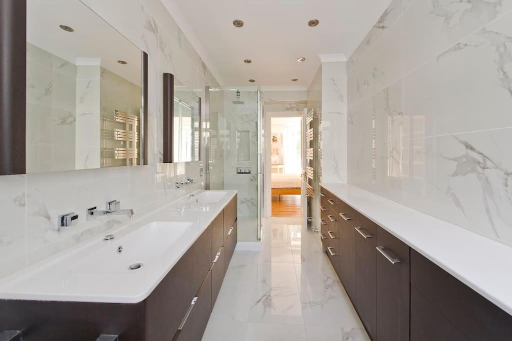 Huge Hyde Park Of Ca. 300 Sqm Apartment *