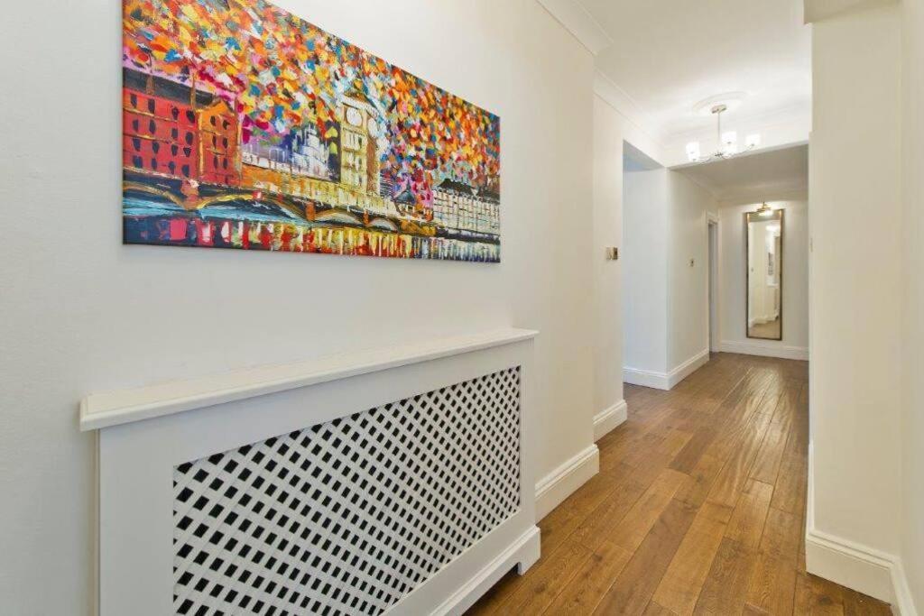 Huge Hyde Park Of Ca. 300 Sqm Apartment *