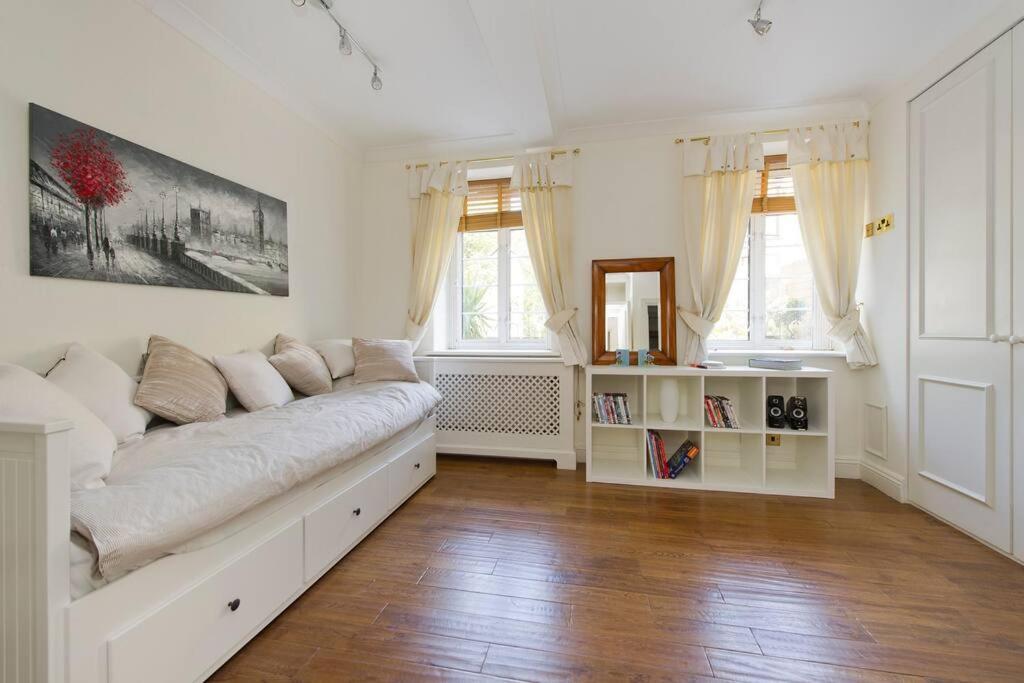 Huge Hyde Park Of Ca. 300 Sqm * London