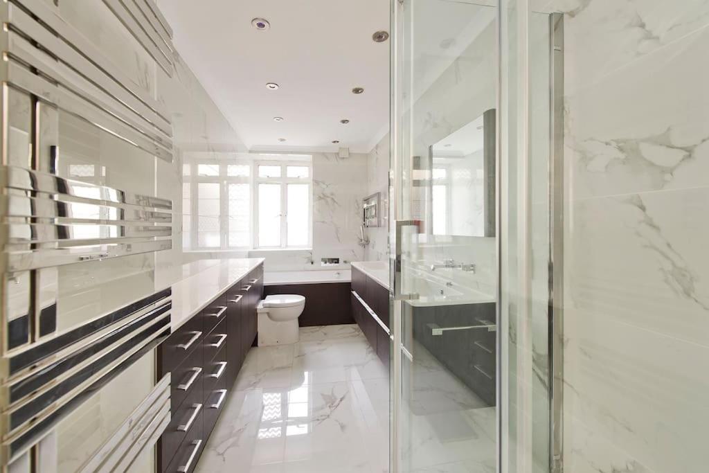 Huge Hyde Park Of Ca. 300 Sqm Apartment London