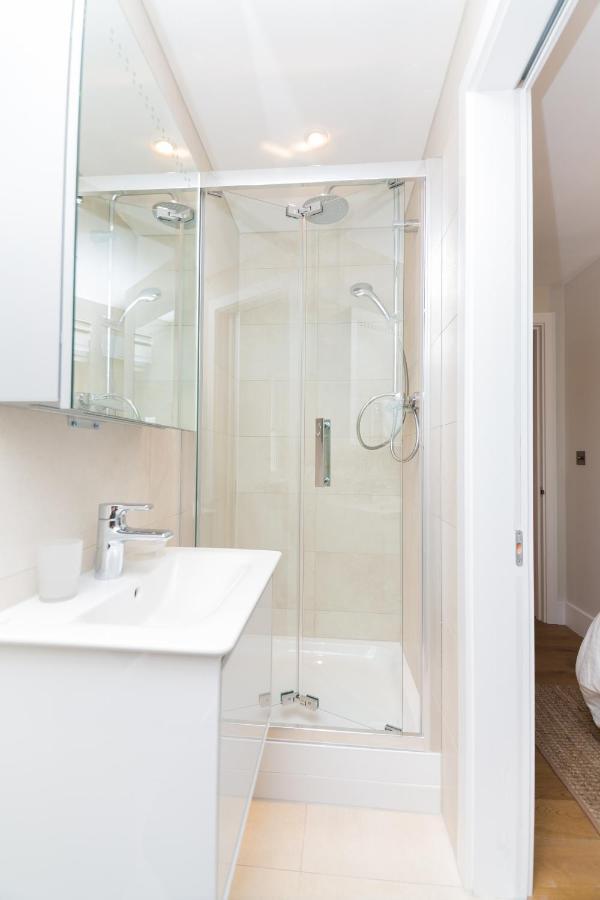 Apartment Whitfield Street London