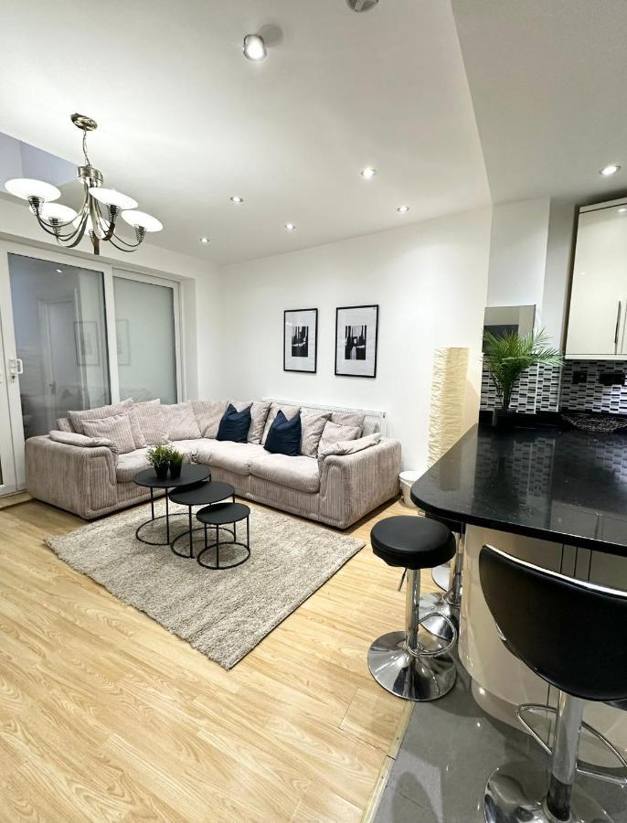 Modern In Spacious * London