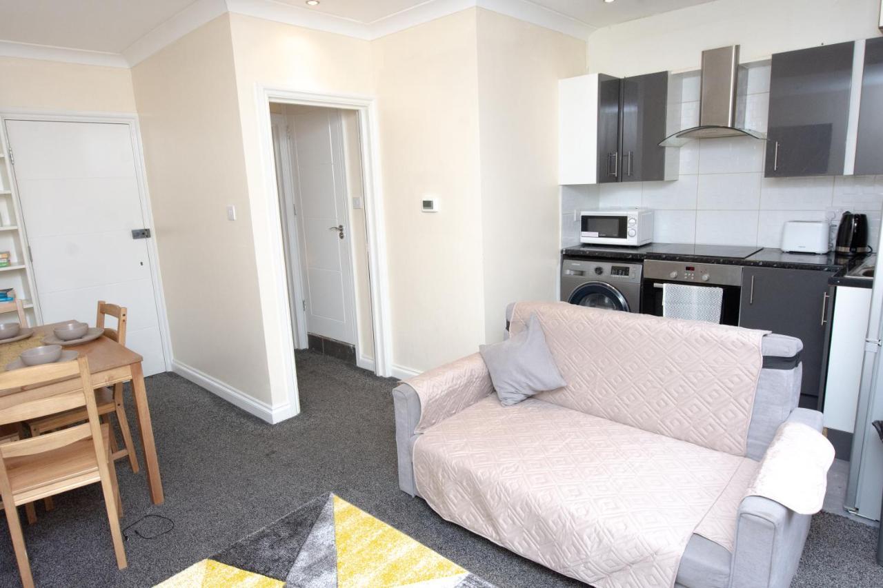Evergreen Apartments-flat 7, * London