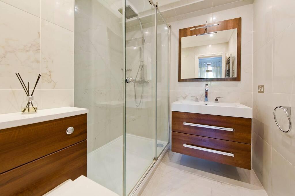 Huge Hyde Park Of Ca. 300 Sqm * London