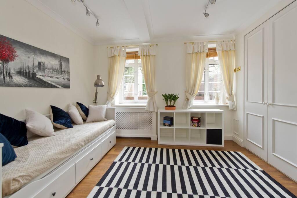 Huge Hyde Park Of Ca. 300 Sqm London