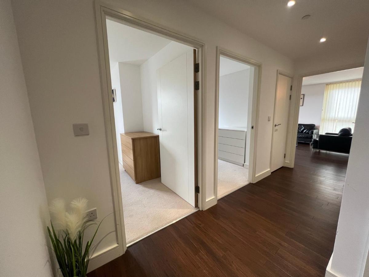 Modern 2br 2ba Wparking Sleeps 6 Comfortably Apartment