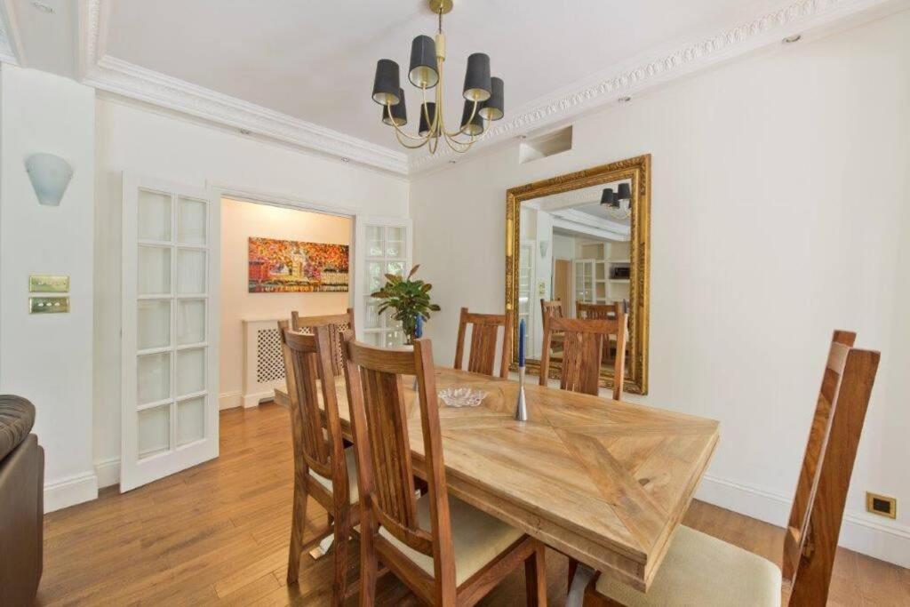 Huge Hyde Park Of Ca. 300 Sqm Apartment *