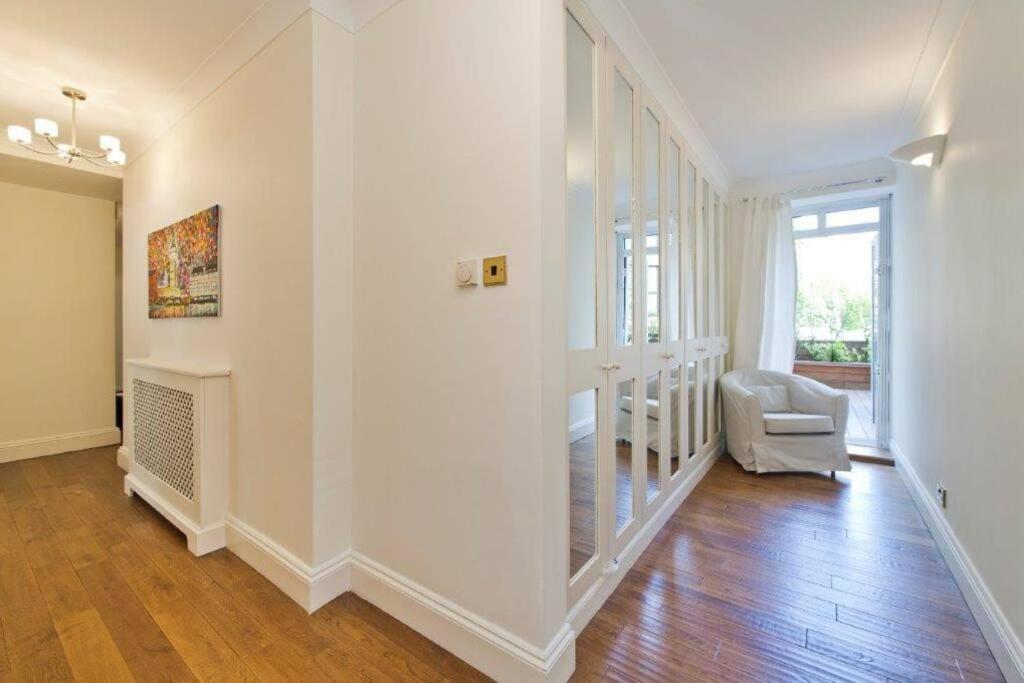 Huge Hyde Park Of Ca. 300 Sqm *
