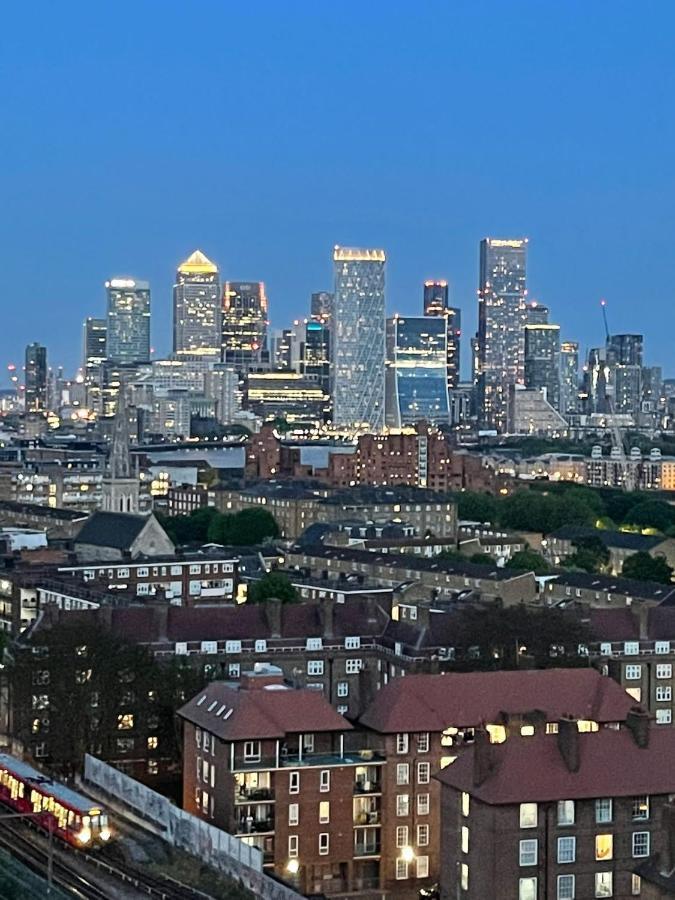 Whitechapel Two Bedroom Luxury - Free Private Parking - Views London
