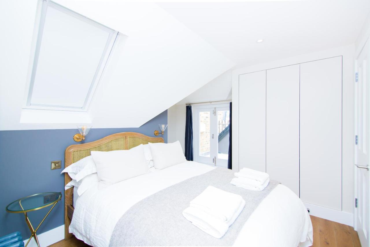 Whitfield Street Apartment *