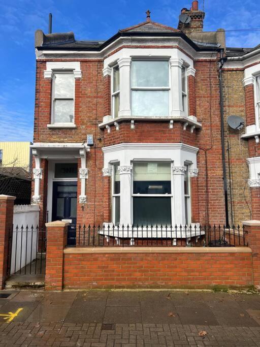 Four Bedroom Modern Victorian Wandsworth House Holiday home London