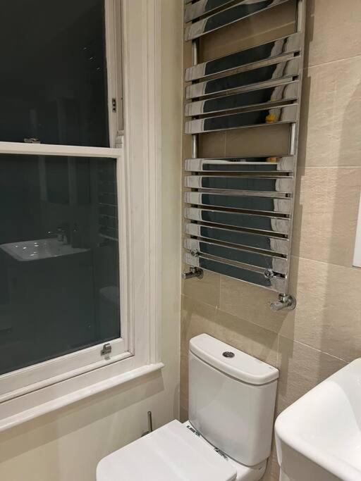 Holiday home Four Bedroom Modern Victorian Wandsworth House London