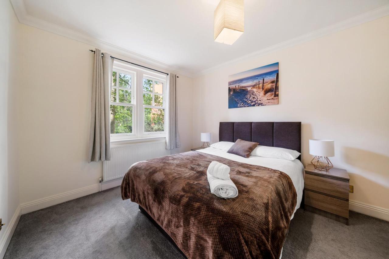 Terrific 2 Bed 2 Bath Apt With Gym & Roof Terrace -12 Mins From Apartamento
