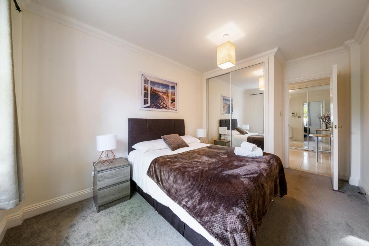 Terrific 2 Bed 2 Bath Apt With Gym & Roof Terrace -12 Mins From Apartamento
