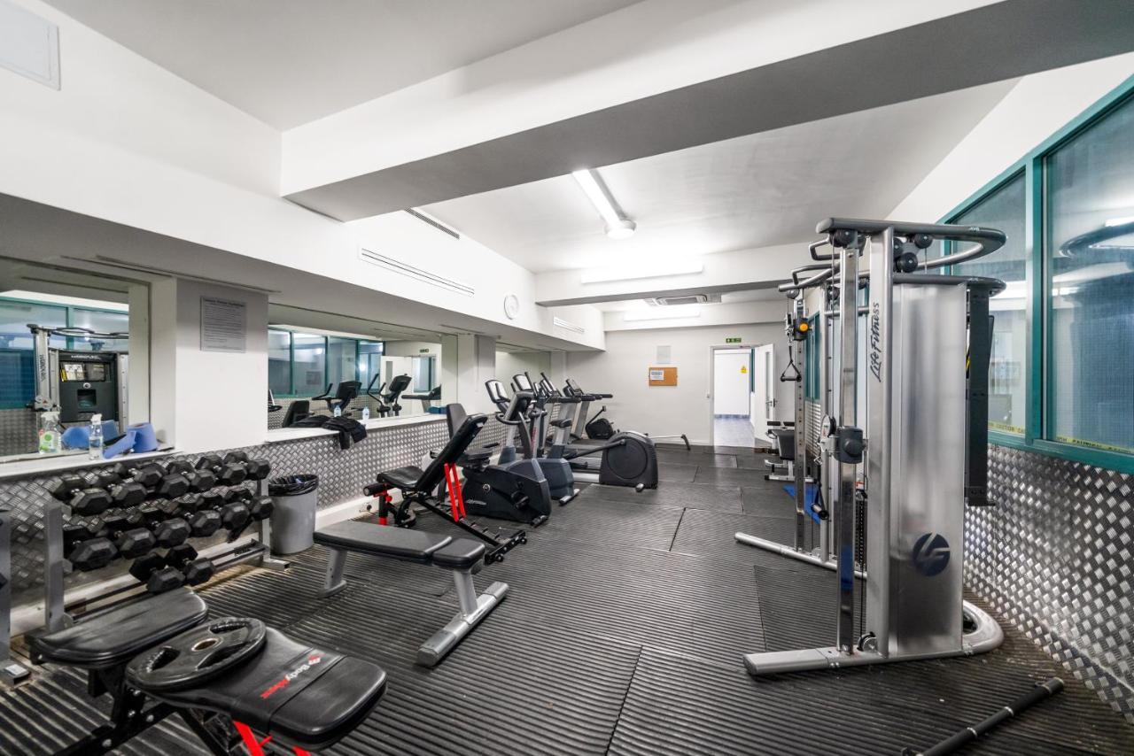 Terrific 2 Bed 2 Bath Apt With Gym & Roof Terrace -12 Mins From Londres