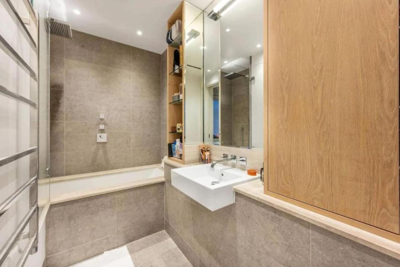 Apartment Posh 3 Bedroom Flat With Terrace And Indoor Fireplace In Mayfair, Near Hyde Park
