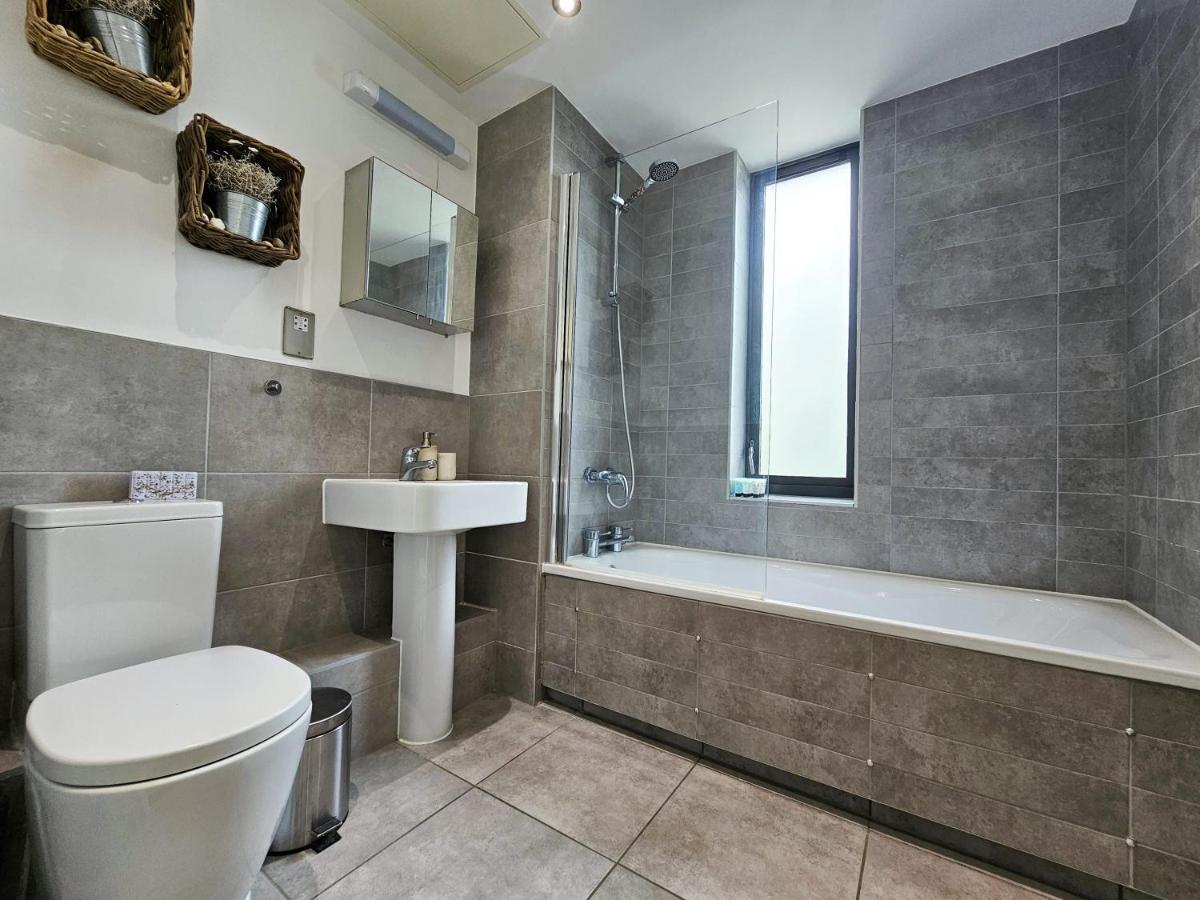 Centrally Located Spacious Flat Near Canary Wharf Londres