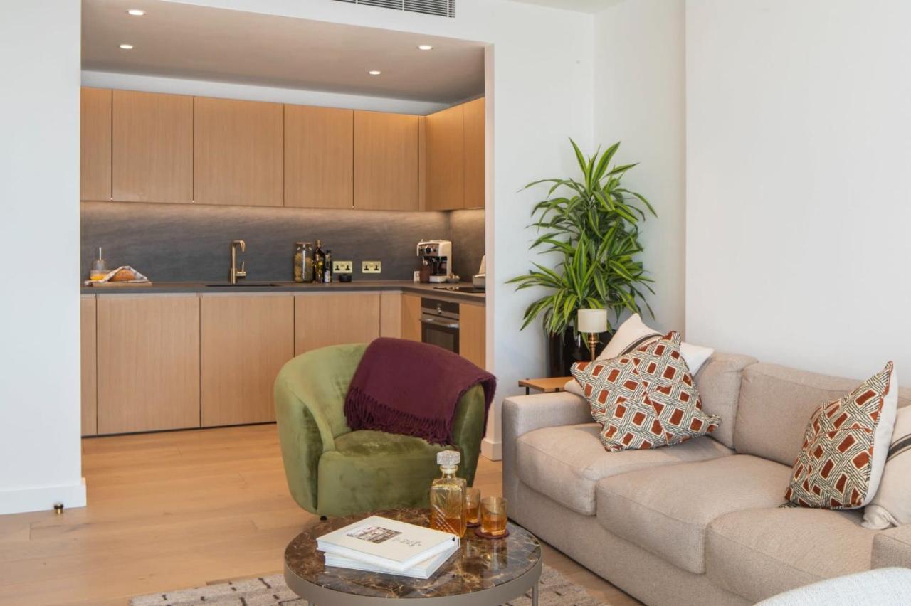 Modern At Enclave Located In Central Apartment
