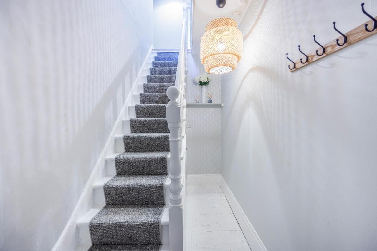 Apartment Welcomestay Colliers Wood Two Bed - Away From