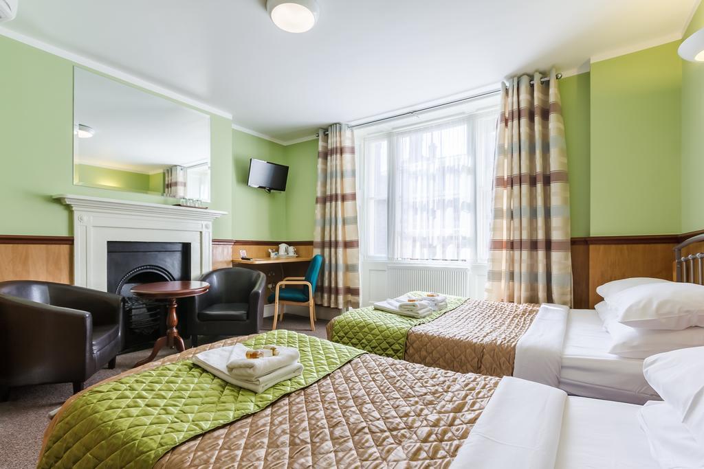 Gower House Hotel 3*