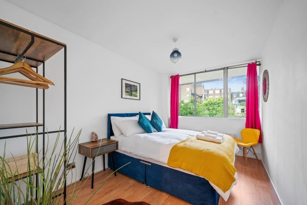 Stunning 4br In Apartment *