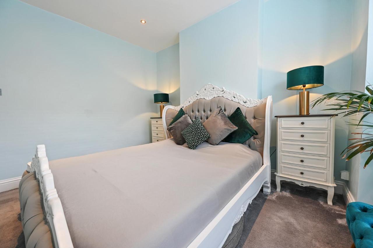 Wembley Luxury Residence- Opulence House Ferienhaus