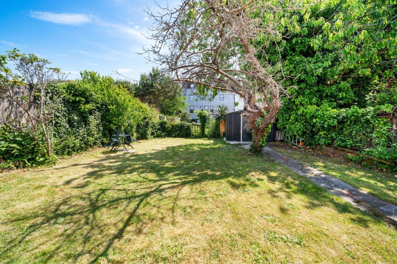 Lovely Garden In Wimbledon Town Centre With Private Parking By Wimbledon Lets *