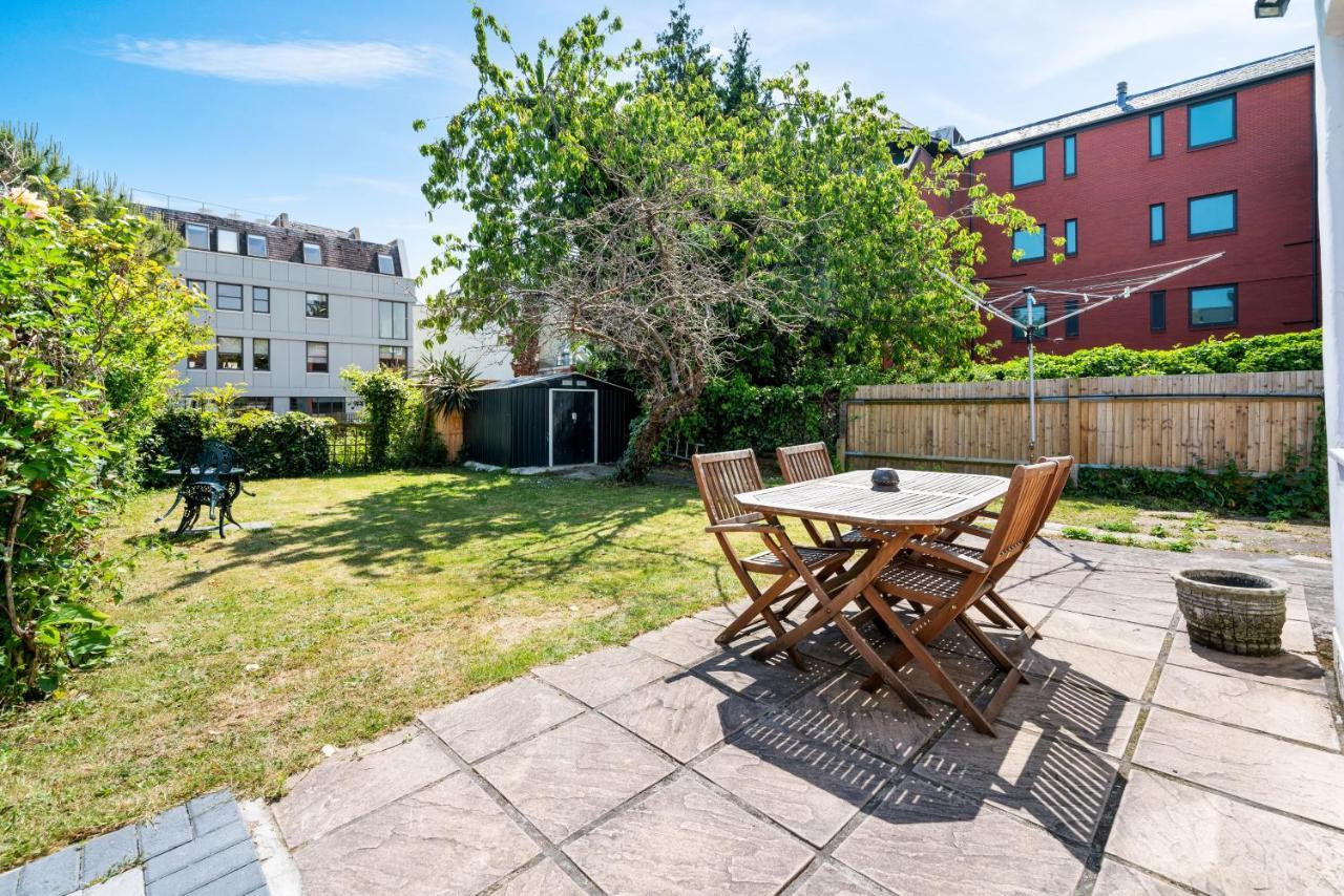 Lovely Garden In Wimbledon Town Centre With Private Parking By Wimbledon Lets *